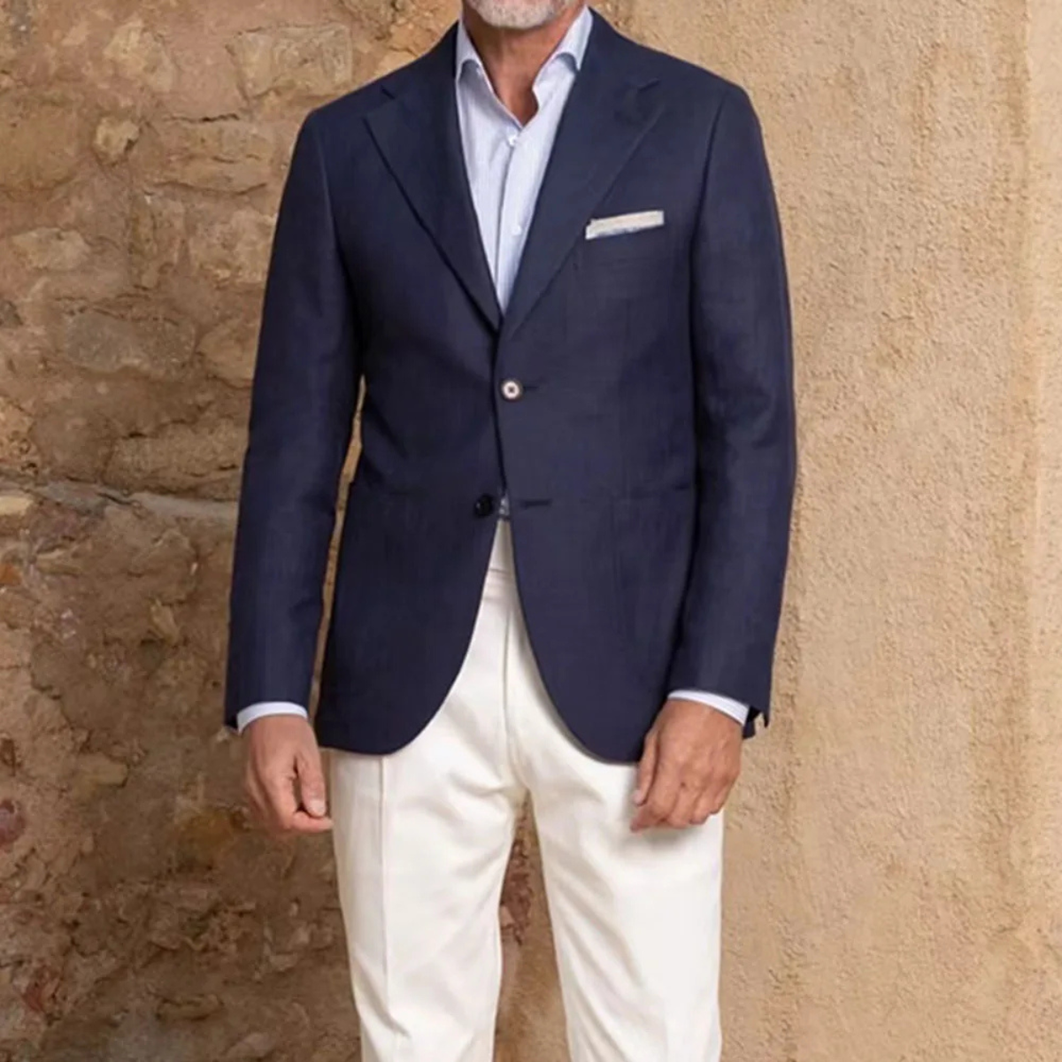 Le Costume Deux Pièces pour Homme de Viareggio – Veste à Revers Notch Simple Boutonnée avec Pantalons Blancs — 3