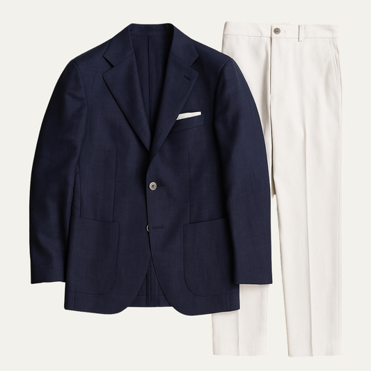 Le Costume 2 Pièces Harwood pour Homme – Blazer Slim Fit Bleu Marine à Boutonnage Simple avec Pantalons Blancs — 1