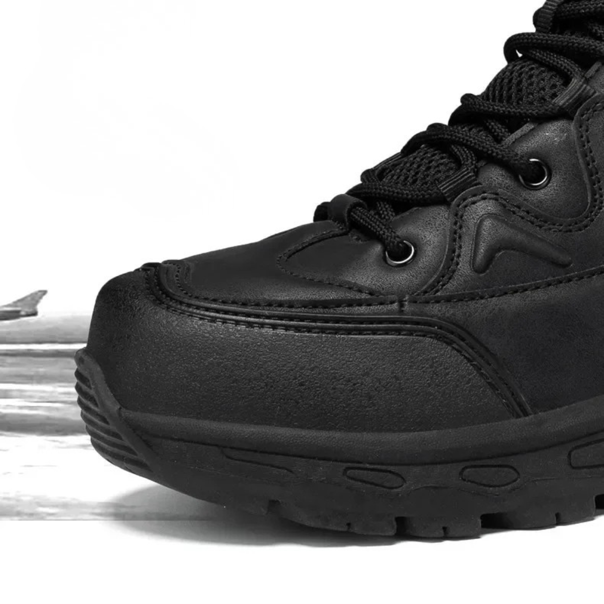 The Windmill Ridge Men’s Durable Tactical Waterproof Snow Boots — 7