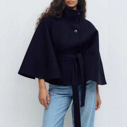 Manteau Cape à Col Haut pour Femme – Manteau d’Hiver Luxe et Élégant — 4
