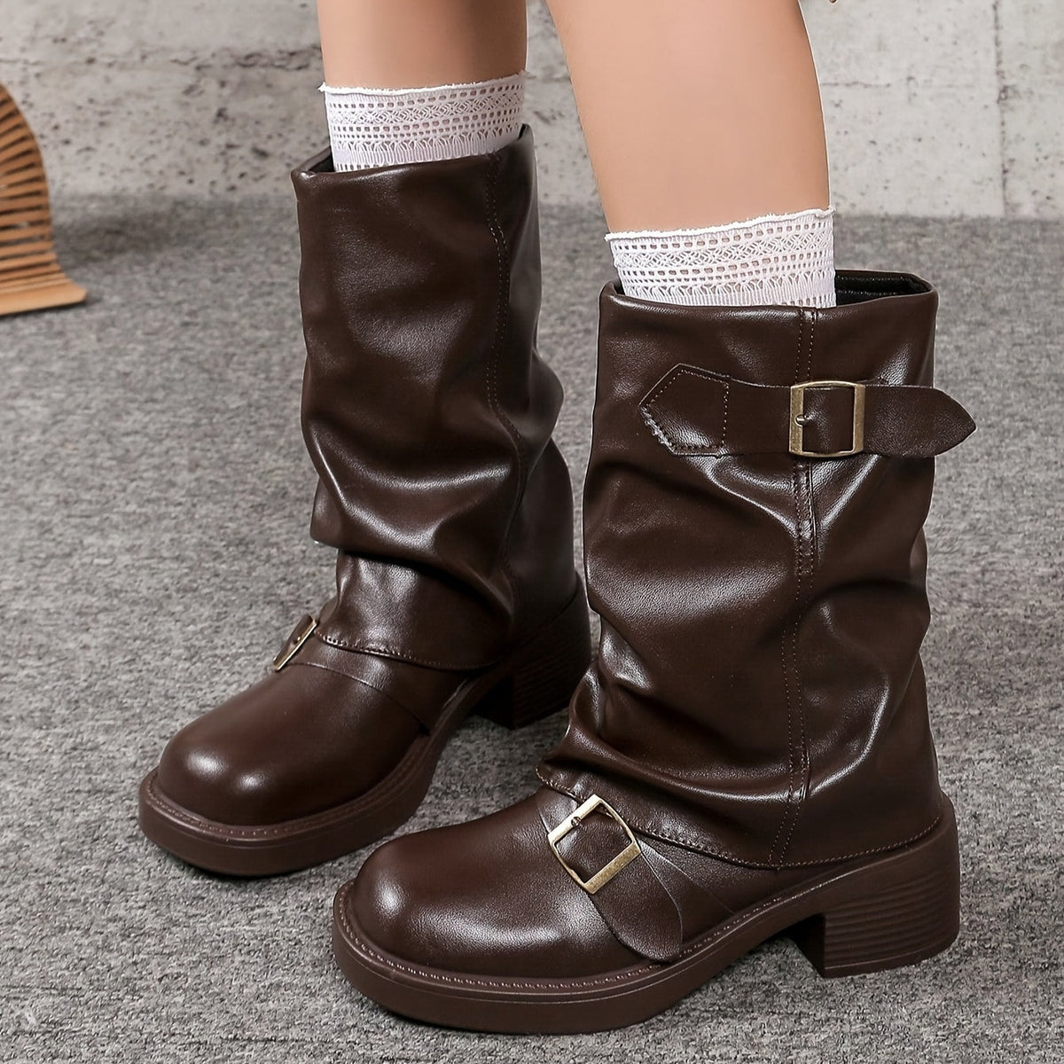 Bottes de mode noires pour femmes, nouvelles bottes à boucle, style européen et américain, talon épais et chunky, semelle épaisse, bottes western légères à pile, bottes plissées, bottes de moto rétro neuves pour femmes, chaussures pour femmes élégantes, c — 10