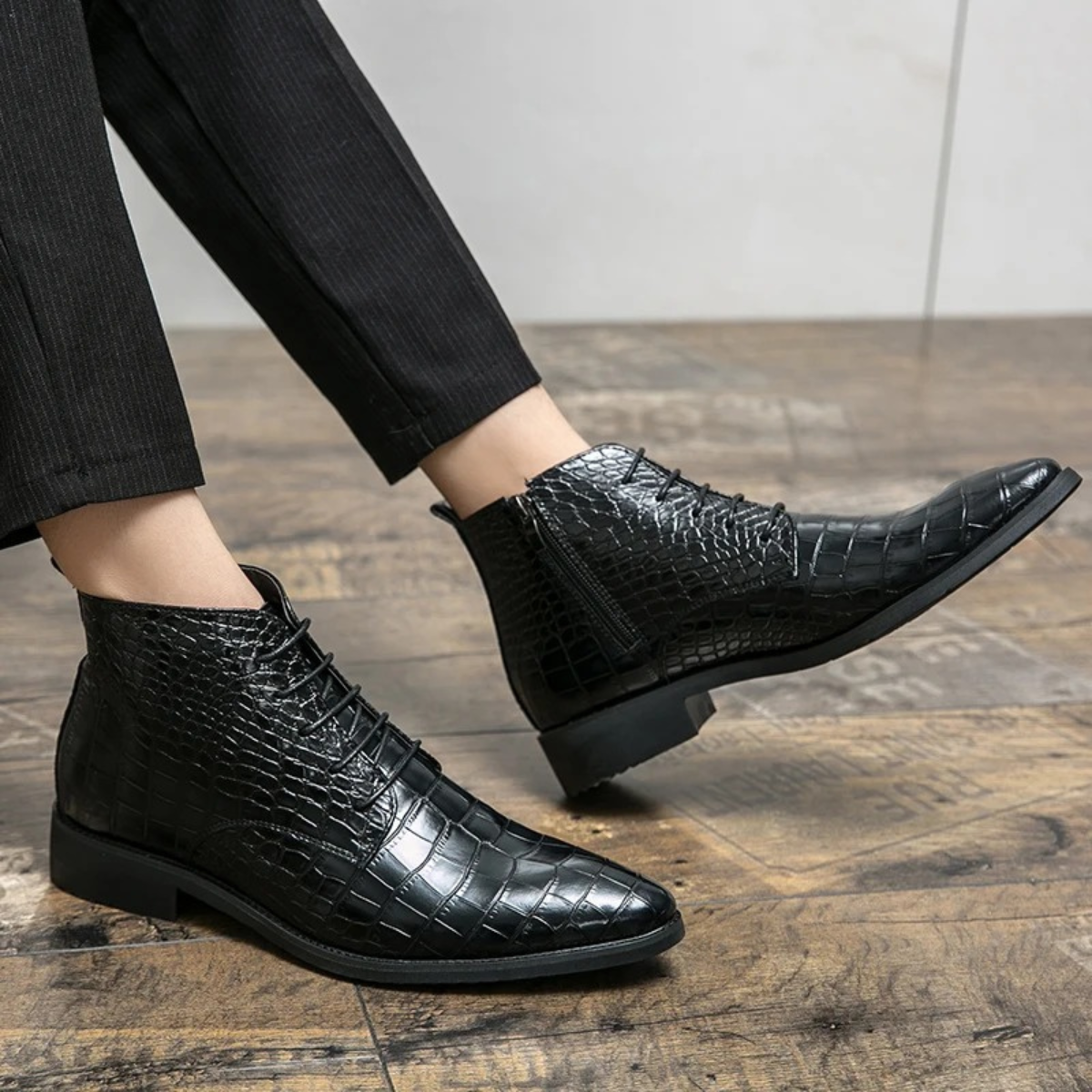 The Stromboli Men’s Crocodile Pattern Leather Ankle Boots - Black — 5