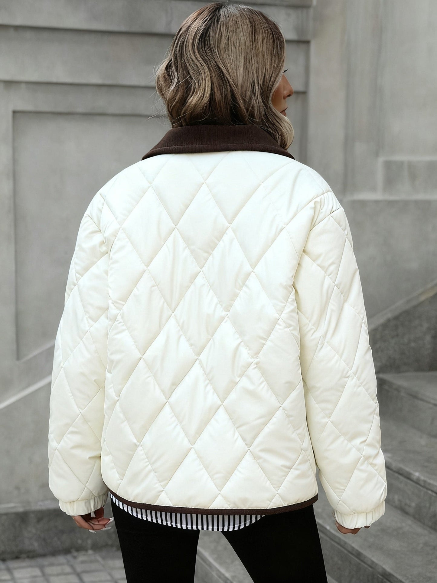 Haut tendance à motif losange pour femme, manteau court matelassé à un seul boutonnage et à col en patchwork pour femme, nouvelle arrivée hiver 2024, liant et ruban de liant, couleur contrastée, vêtement d'extérieur adapté aux petites tailles, manteau mat — 10
