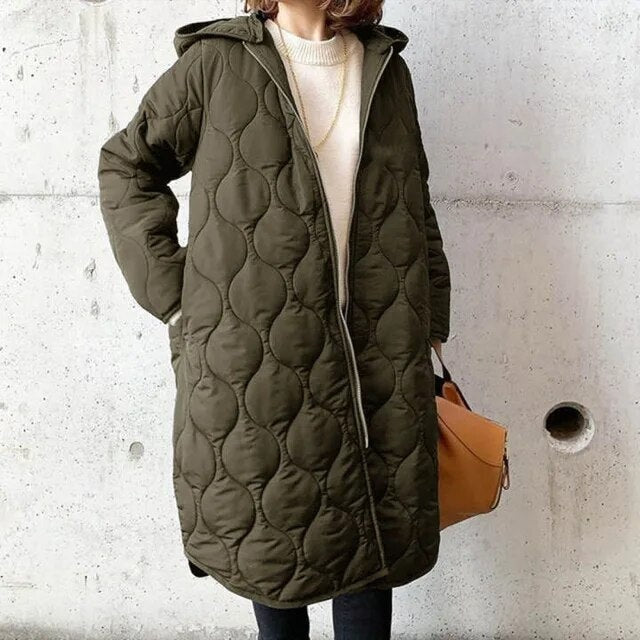 PRISCILLA™ | PARKA COM CAPUZ E DETALHES ATENCIOSOS — 3