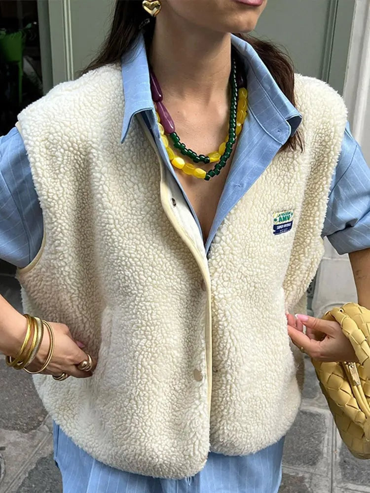 Martina | Chaleco de borreguito con cremallera y cuello alto — 1