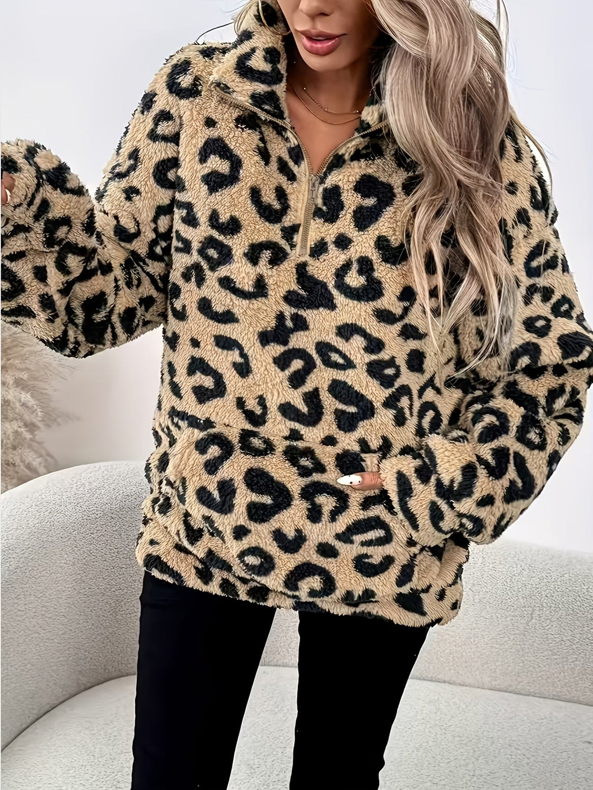 Veste Élégante Femme en Fausse Fourrure à Imprimé Léopard - Manteau d'Hiver à Col avec Fermeture Éclair Intégrale, Veste Chaude à Manches Longues pour Automne/Hiver, Blazer Lavable en Machine (Motif Léopard) - Style pour Tenues Décontractées ou Habillées — 4
