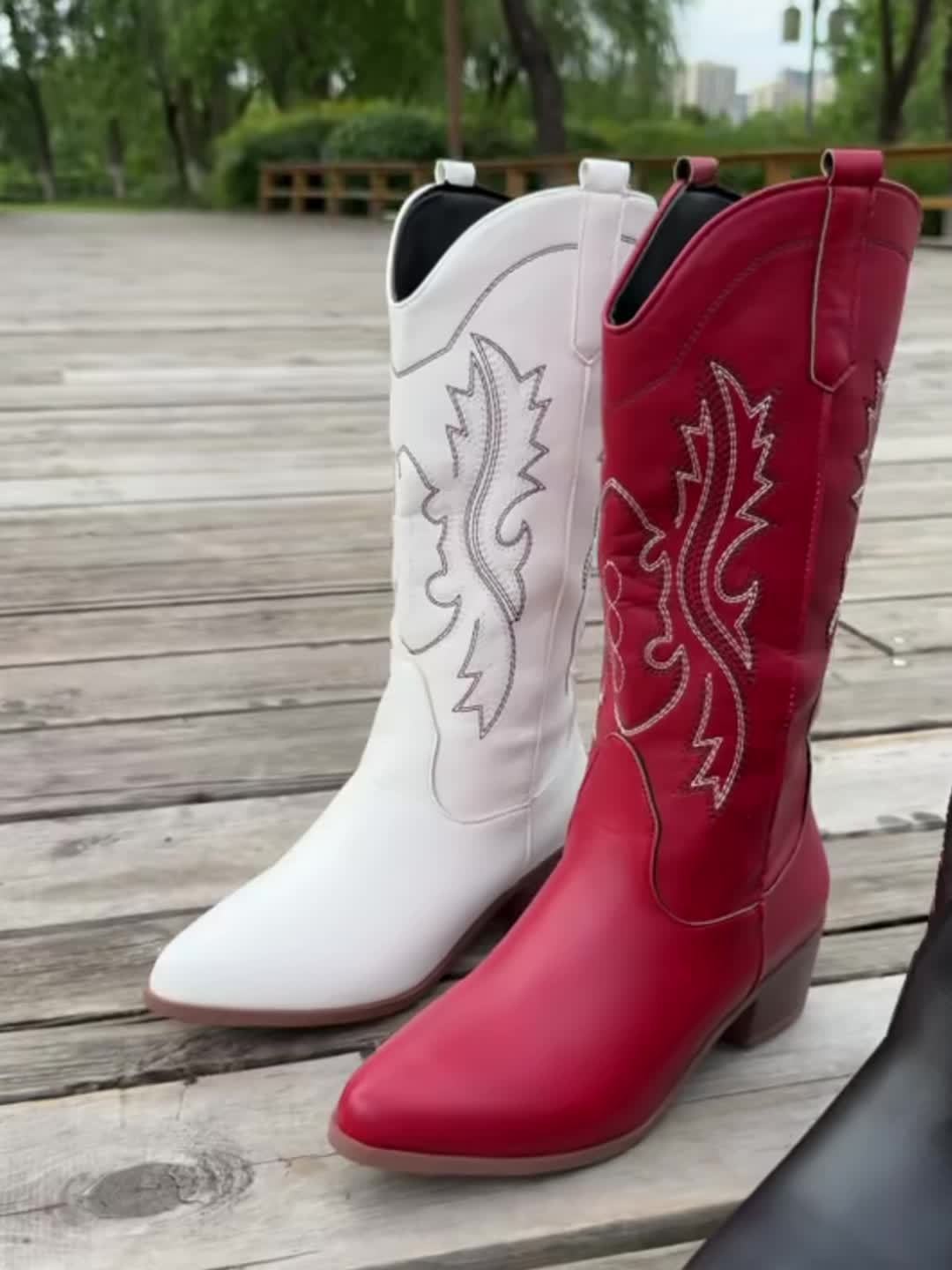 Nouvelles bottes pour femmes avec un design brodé élégant, un style slip-on classique et élégant, bottes pointues mi-mollet avec un style western, idéales comme cadeau personnalisé pour les femmes, parfaites pour les fêtes, mariages, festivals, événements — 17