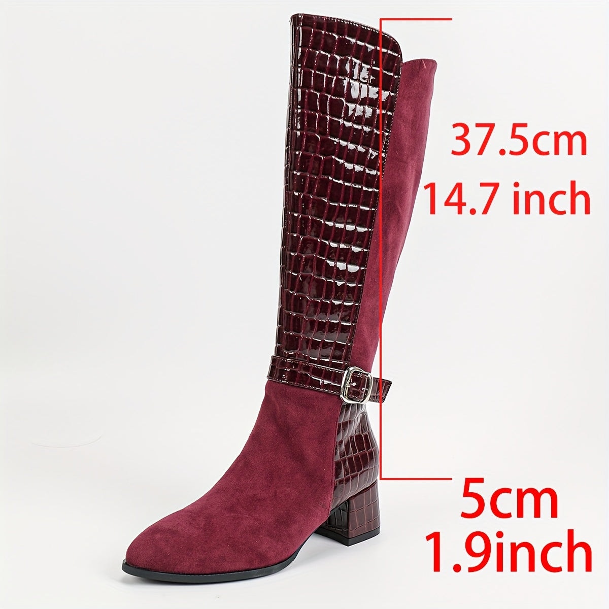 Bottes d'hiver montantes avec talon épais rouge vin, bout pointu, fermeture éclair latérale et doublure en peluche, parfaites pour un look élégant. Chaussures pour femmes, chaussures élégantes pour femmes, chaussures de dame élégantes. — 10