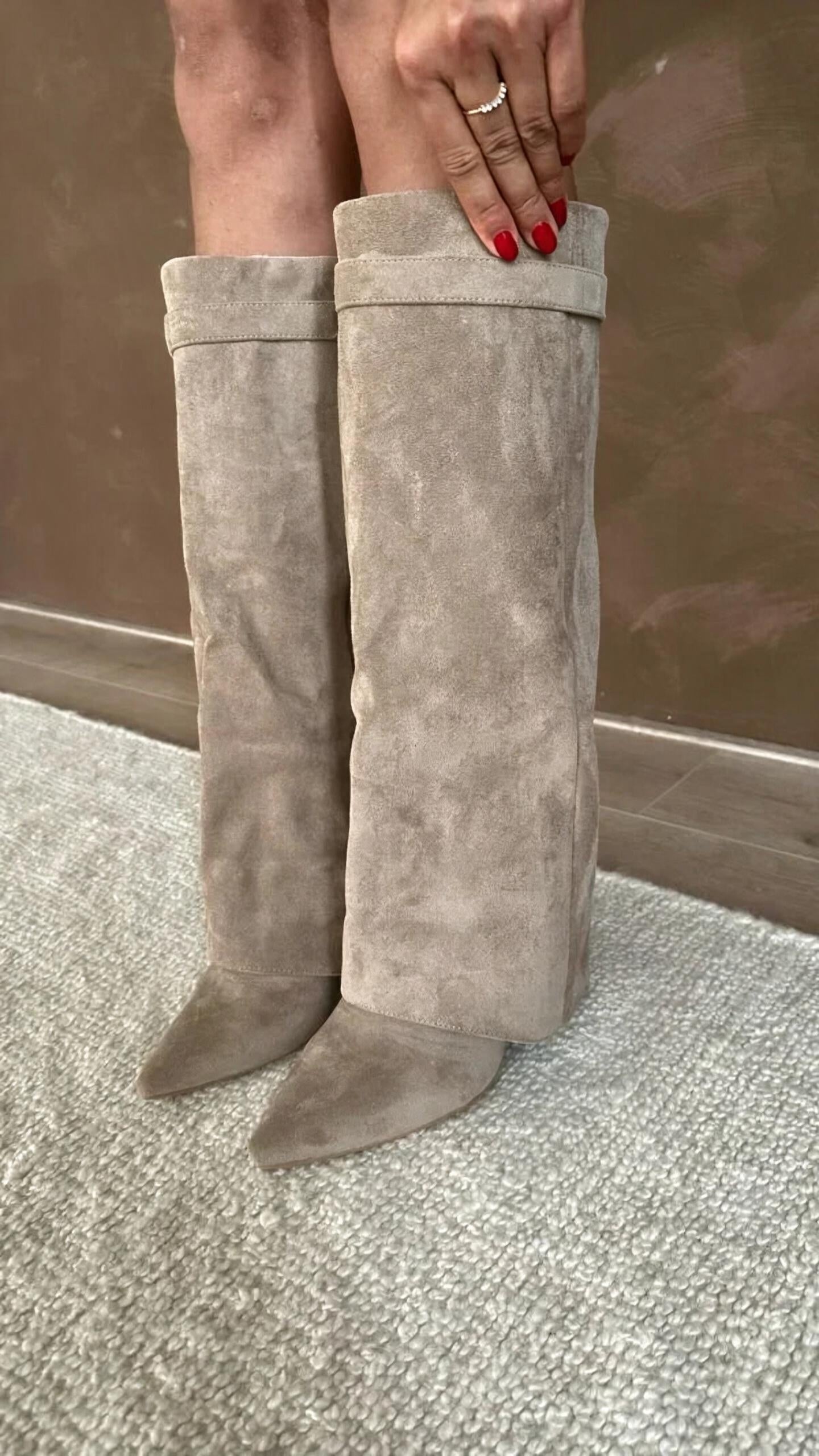 Bottes hautes femme à talons – Design élégant avec détail doré