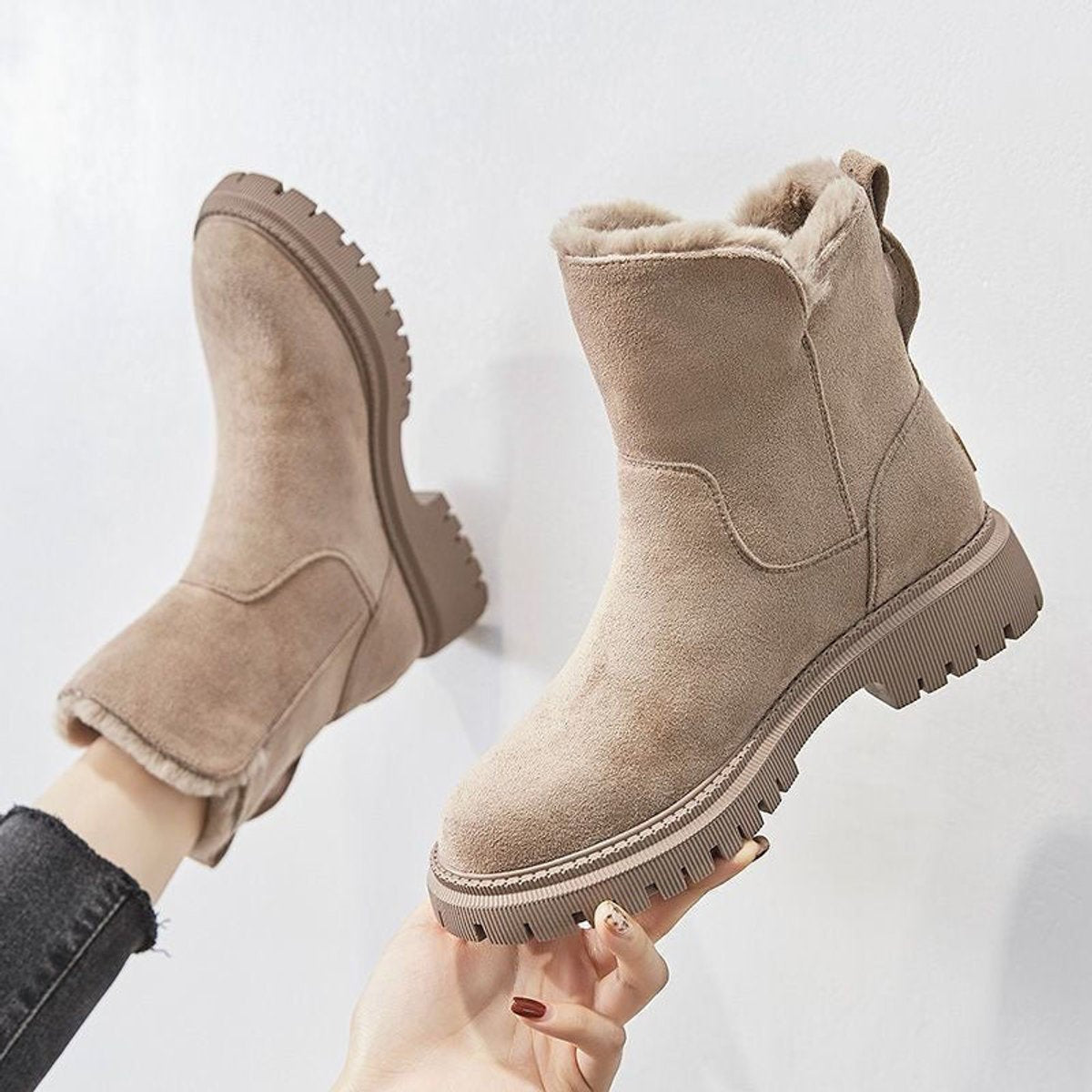 Aria | Bottines d'hiver à enfiler en suède doublées de polaire pour femmes — 1
